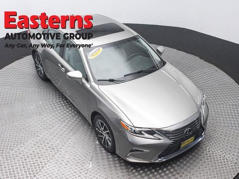 Used 2016 Lexus ES 350 w/ Premium Package w/Wood Trim FWD image 3