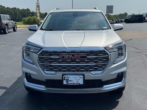 Used 2022 GMC Terrain Denali w/ Denali Premium Package AWD/4WD image 9