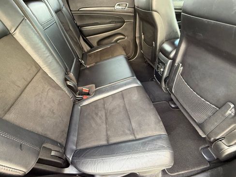 Used 2019 Jeep Grand Cherokee Laredo w/ Laredo X Package image 31