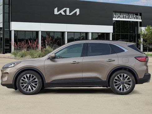 Used 2020 Ford Escape Titanium image 4