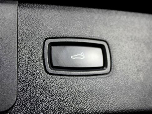 Used 2019 Porsche Cayenne image 47