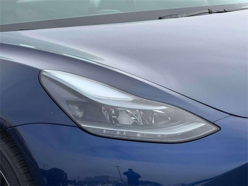 Used 2023 Tesla Model 3 Standard Range image 8
