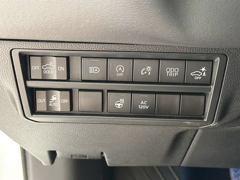 Used 2024 Toyota Tundra Platinum AWD/4WD image 10