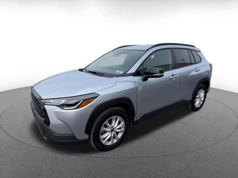 Used 2025 Toyota Corolla Cross LE image 8