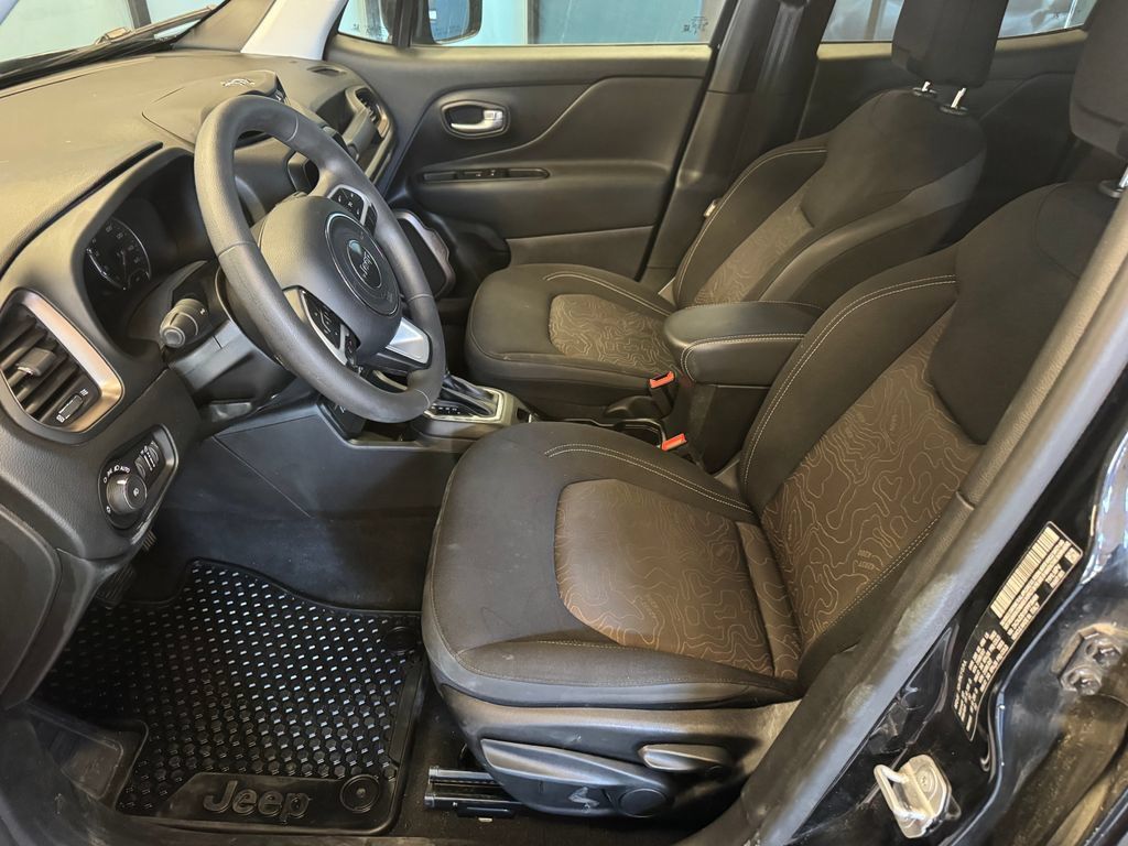 Used 2023 Jeep Renegade Latitude AWD/4WD image 20