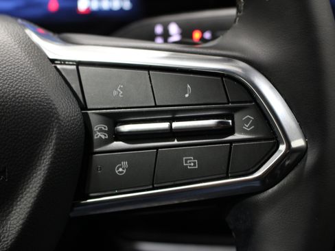 Used 2025 Chevrolet Equinox LT w/ Safety and Technology Package FWD image 13
