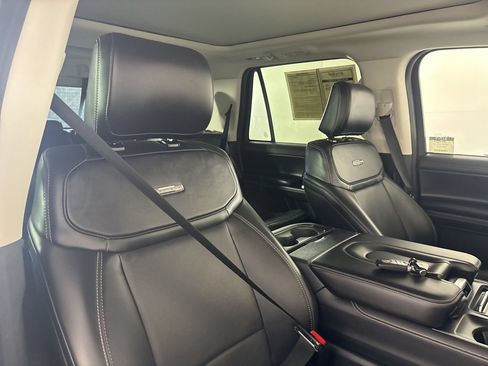 Used 2025 Ford Expedition Platinum AWD/4WD image 28