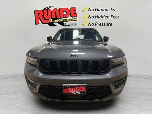 Used 2023 Jeep Grand Cherokee Altitude AWD/4WD image 9