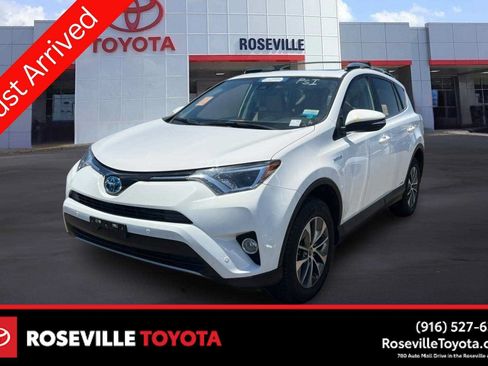 Used 2017 Toyota RAV4 XLE w/ Convenience Package AWD/4WD image 1