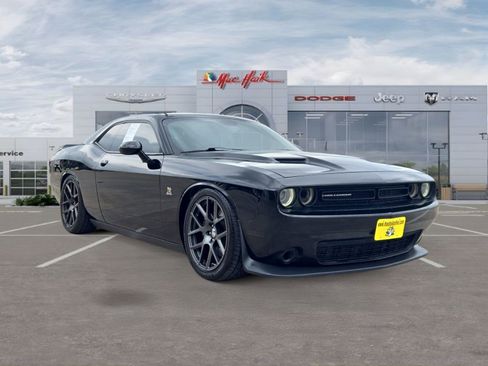 Used 2016 Dodge Challenger R/T Scat Pack w/ Leather Interior Group RWD image 7