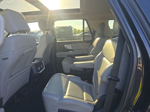Used 2025 Ford Expedition Active AWD/4WD image 6