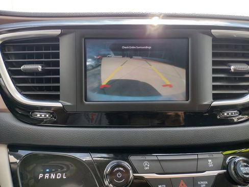 Used 2024 Chrysler Voyager LX image 27