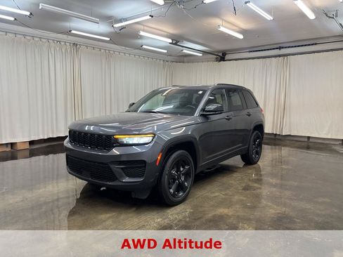 Used 2023 Jeep Grand Cherokee Altitude AWD/4WD image 1