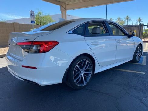 Used 2024 Honda Civic Touring image 3