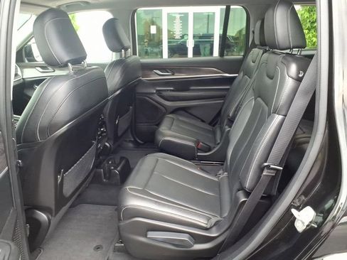 Used 2023 Jeep Grand Cherokee L Limited AWD/4WD image 14