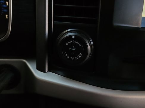 Used 2022 Ford F150 XLT w/ Trailer Tow Package image 19