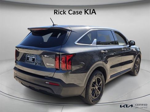 Used 2023 Kia Sorento LX image 7