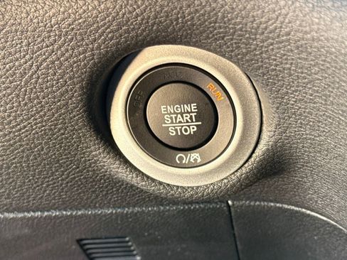 New 2026 Chrysler Pacifica Select FWD image 18