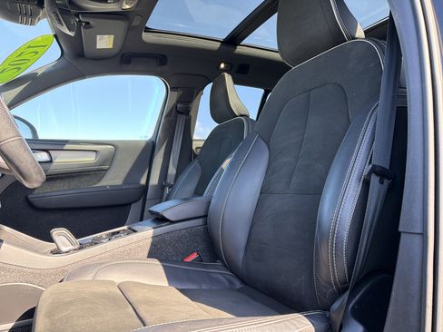 Used 2021 Volvo XC40 T5 R-Design w/ Climate Package image 25