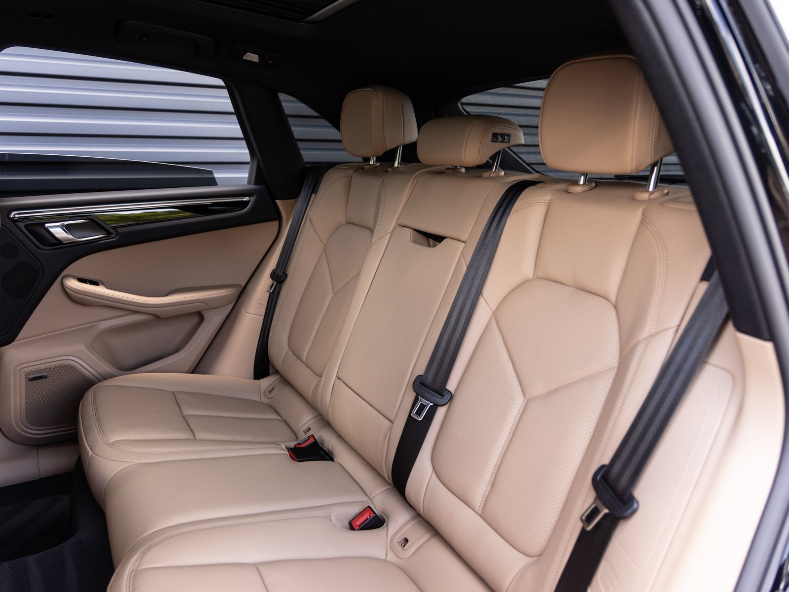 Certified 2026 Porsche Macan AWD/4WD image 26