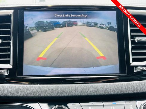 Used 2022 Chrysler Pacifica Touring-L FWD image 10