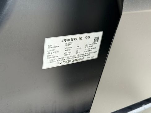 Used 2024 Tesla Cybertruck AWD Crew Cab image 29