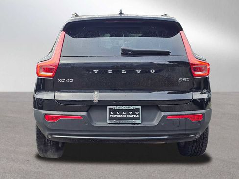 Certified 2025 Volvo XC40 B5 Plus w/ Protection Package Premier image 4