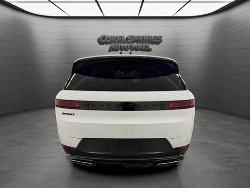 Used 2025 Land Rover Range Rover Sport SE AWD/4WD image 4