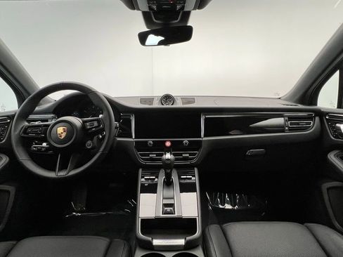 Used 2026 Porsche Macan AWD/4WD image 6