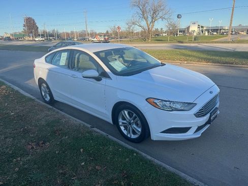 Used 2018 Ford Fusion SE image 7
