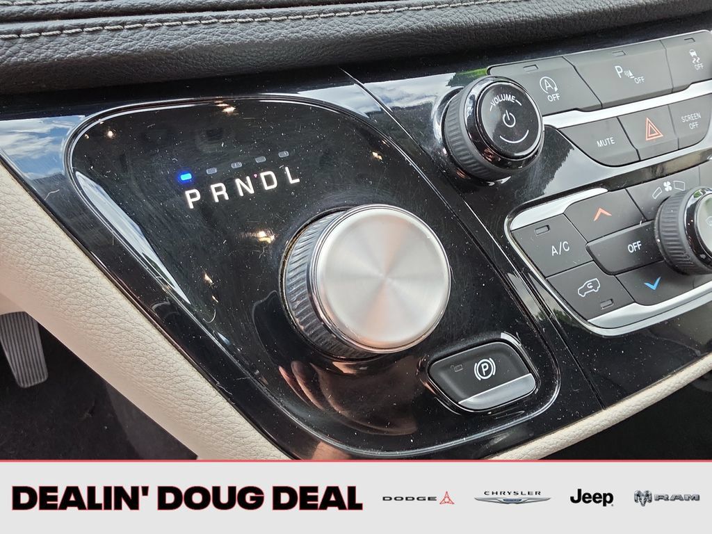 Used 2020 Chrysler Pacifica Limited FWD image 25