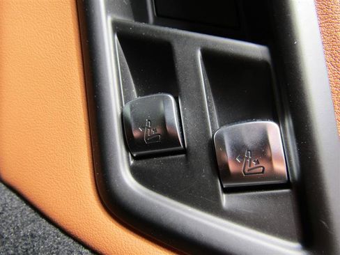 Used 2024 BMW X7 xDrive40i w/ Premium Package image 41