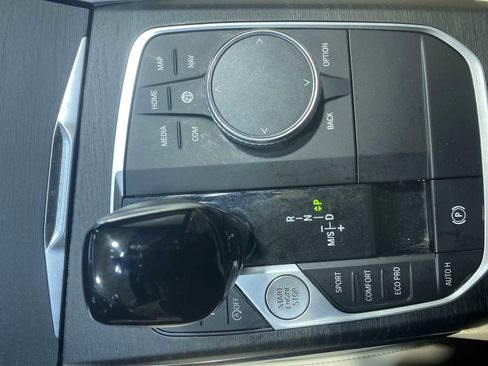 Used 2022 BMW 330i xDrive 330i xDrive w/ Driving Assistance Package image 17