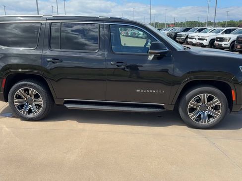 Used 2024 Jeep Wagoneer Series II w/ Flexible Seating Group RWD image 2
