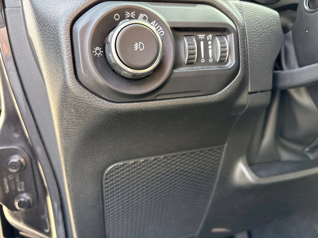 Used 2022 Jeep Wrangler Unlimited Sahara w/ Dual Top Group AWD/4WD image 12