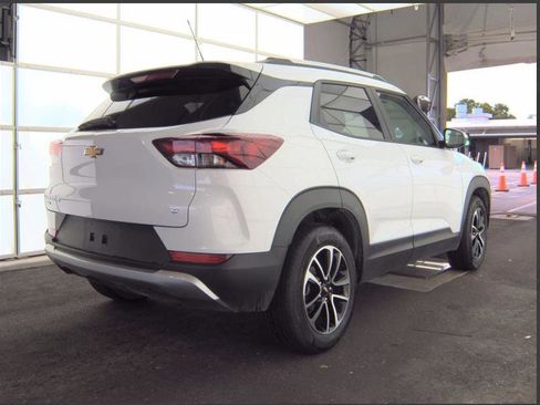Used 2025 Chevrolet TrailBlazer LT AWD/4WD image 4