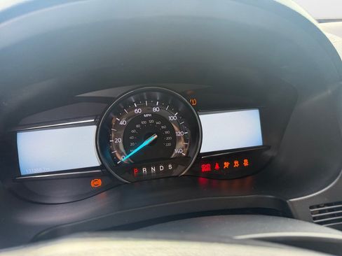 Used 2017 Ford Explorer XLT w/ Equipment Group 202A FWD image 14