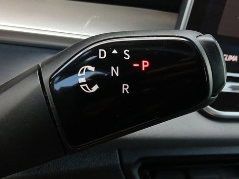 Used 2026 Volkswagen Tiguan SE R-Line FWD image 10
