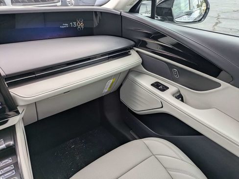 New 2026 Lincoln Nautilus Premier AWD/4WD image 17