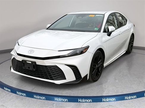 Certified 2025 Toyota Camry SE image 1
