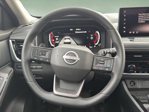 Used 2025 Nissan Rogue SL w/ SL Premium Package image 9