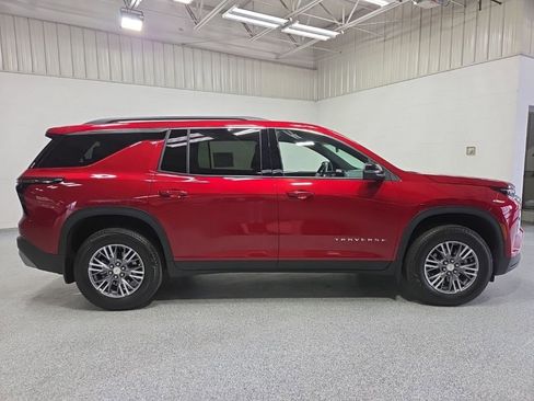 Used 2025 Chevrolet Traverse LT w/ Driver Confidence Package AWD/4WD image 8