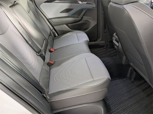 Used 2026 Volkswagen Tiguan SE R-Line image 33