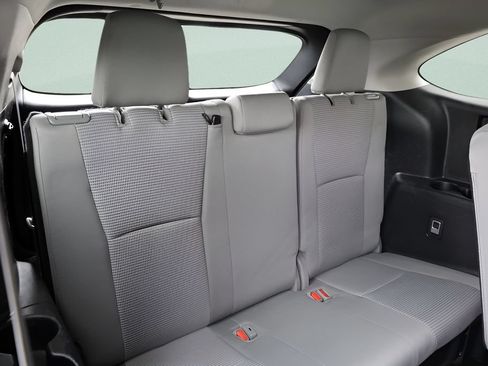 Used 2023 Toyota Highlander LE AWD/4WD image 29