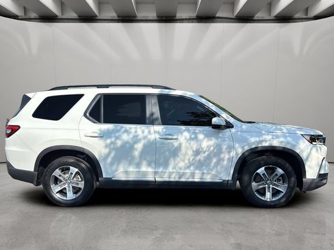Used 2025 Honda Pilot EX-L image 6