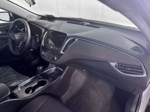 Used 2020 Chevrolet Malibu LT image 30
