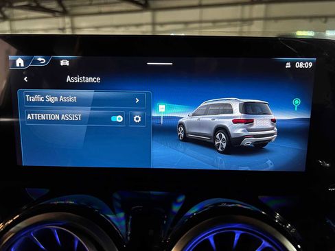New 2025 Mercedes-Benz GLB 250 4MATIC image 31