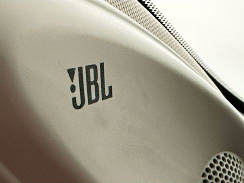 Used 2024 Toyota Highlander Limited image 19