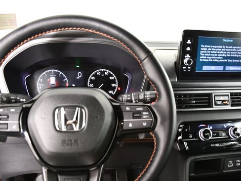 Certified 2025 Honda Pilot TrailSport image 17