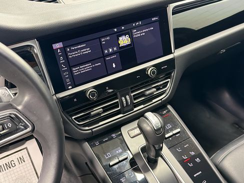 Certified 2023 Porsche Macan AWD/4WD image 27